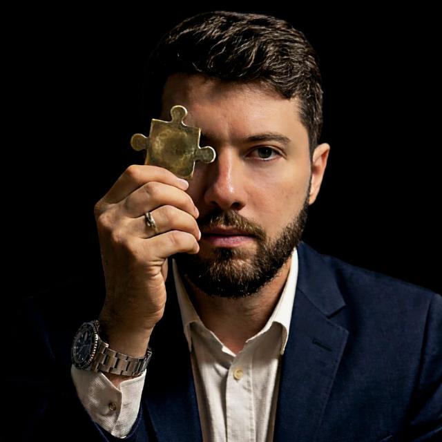 Dr. Vitor Pêgo — Advogado